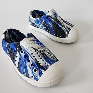 Native Slip On Jefferson shoes size 4